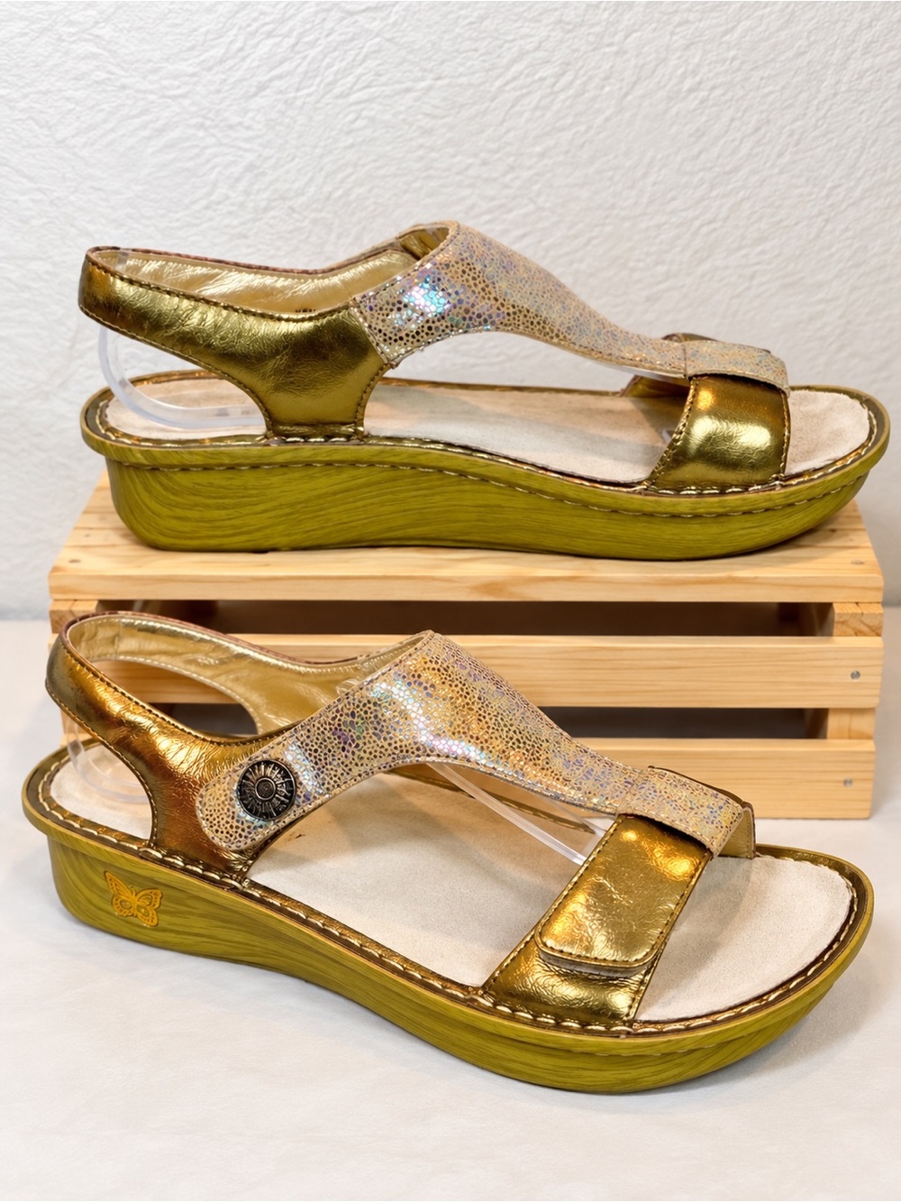 Alegría “Kendra” Prismatic Gold Leather Hook& Loop T-Strap Sandals | EU 39/8.5